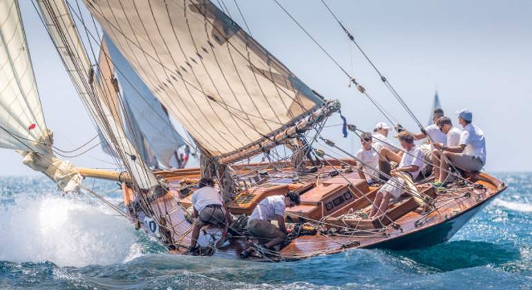 barco-regata-barcelona.jpg