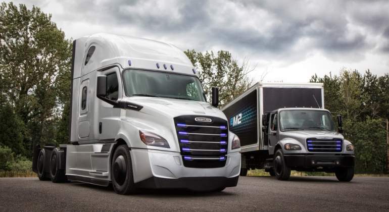 daimler-eCascadia-eM2-2018-01.jpg