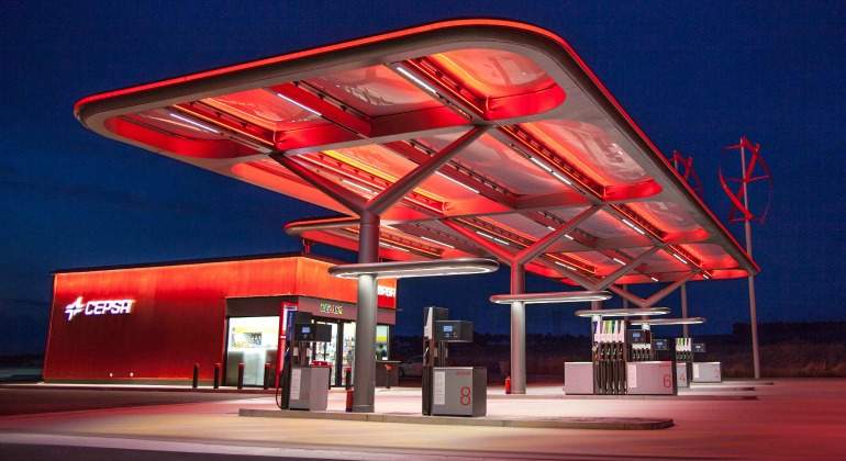 Estacion-servicio-cepsa-gasolina-gasolinera-770.jpg