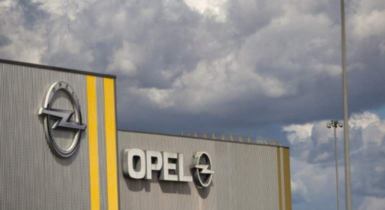 opel-logo-fabrica-efe.jpg