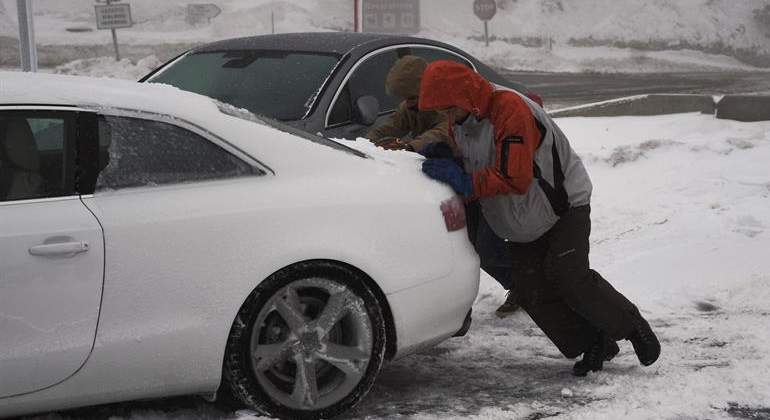 trafico-nieve-feb18-efe.jpg