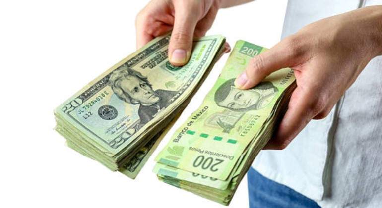Peso-Dolar-2-istock.jpg