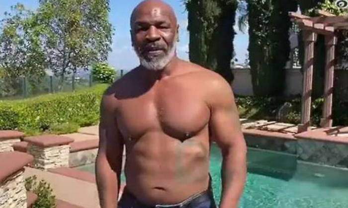 mike-tyson-pene-falso-orina-770.jpg