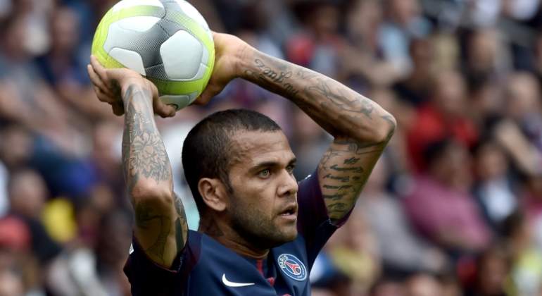 alves-psg-2017-efe.jpg