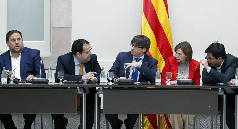 puigdemont-mesa-referendum-efe.jpg