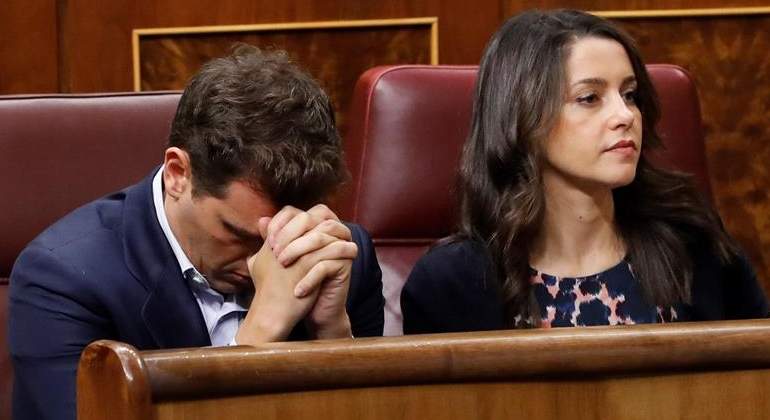rivera-arrimadas-congreso-investidura-efe.jpg