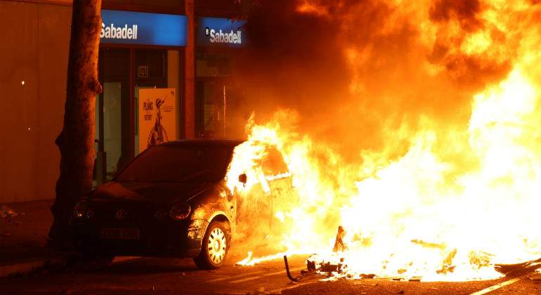 barcelona-disturbios-sabadell-sucursal-reuters.jpg