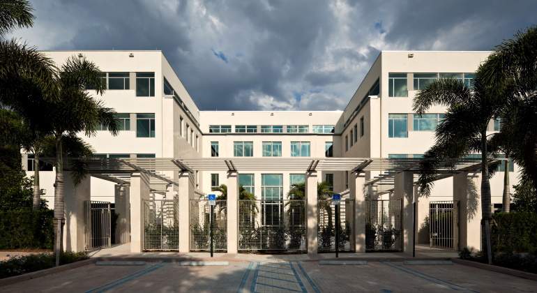 El Centro de Alumnos Robert y Judi Prokop Newman en Miami
