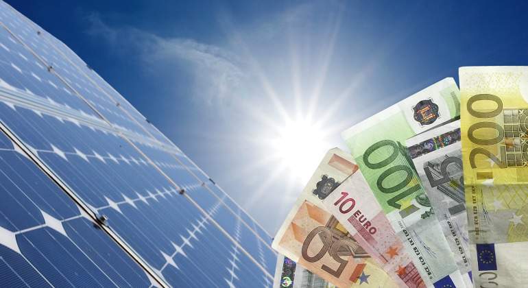 renovables-paneles-euros-dreamstime.jpg