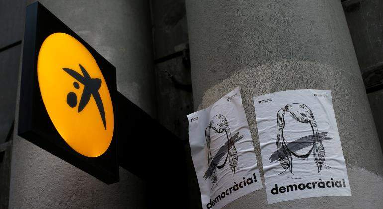 caixabank-cartel-democracia-770-reuters.jpg