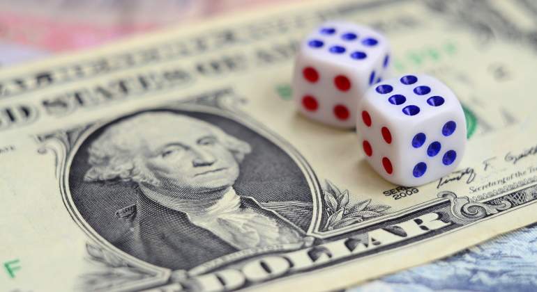dolares-dados-tipos-dreamstime-770x420.jpg