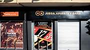 Golpe tibio de Garzón a la publicidad de las apuestas online: se queda sin famosos pero la salva el fúltbol