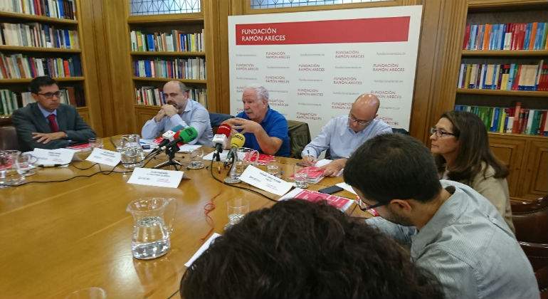 Pau-Mari-Klose2c-Julio-Carabana-y-Miquel-angel-Alegre111.jpg