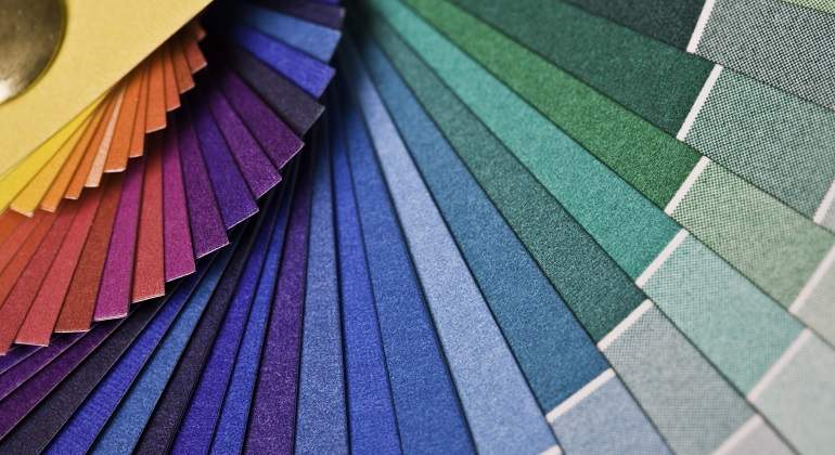 Diferentes-paletas-de-colores-apiladas-iStock.jpg
