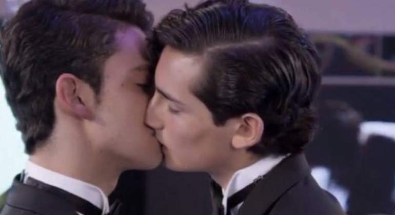 aristemo-besos-televisa-comentarios-negativos.jpg