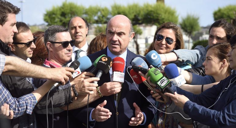 guindos-luis-medios-santander-770-efe.jpg