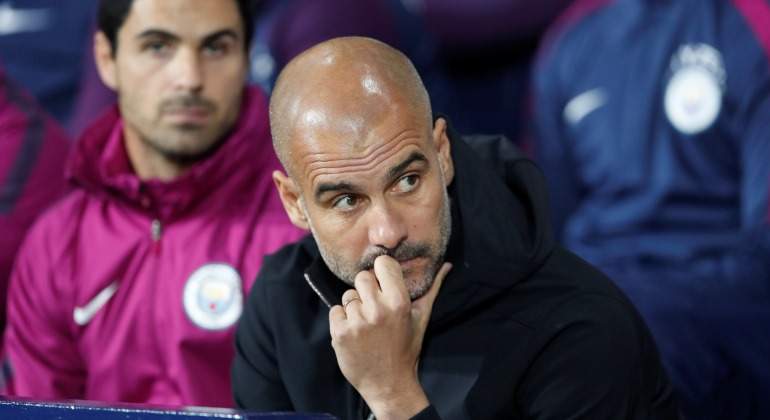 Guardiola-serio-banquillo-City-2017-Reuters.jpg