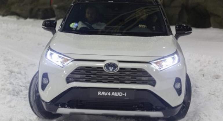 toyota-rav4-hybrid-AWD.1.jpg