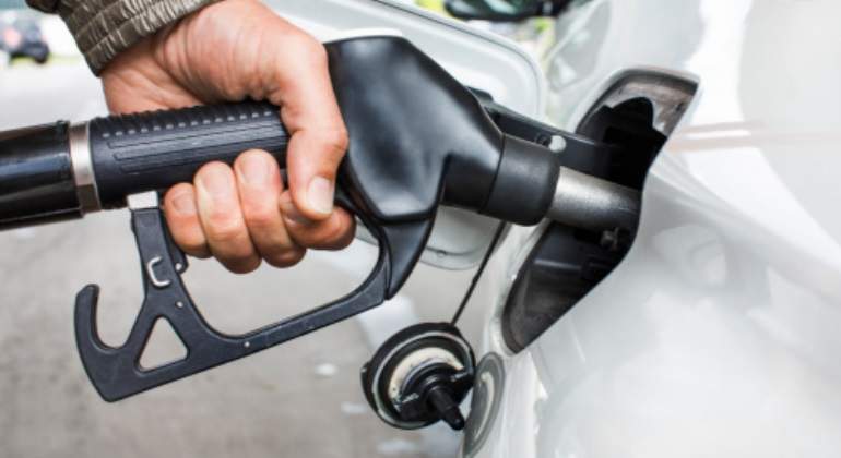 gasolina-mano-getty.jpg