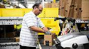 Amazon comienza a sustituir por máquinas a los empleados que empaquetan los pedidos