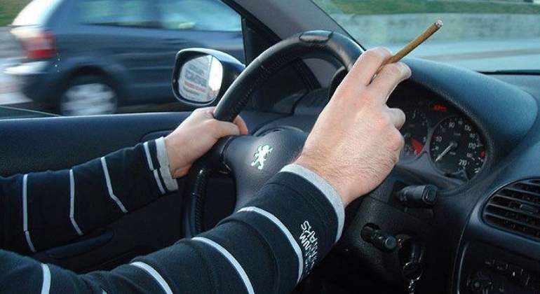 coche-cigarro-efe.jpg