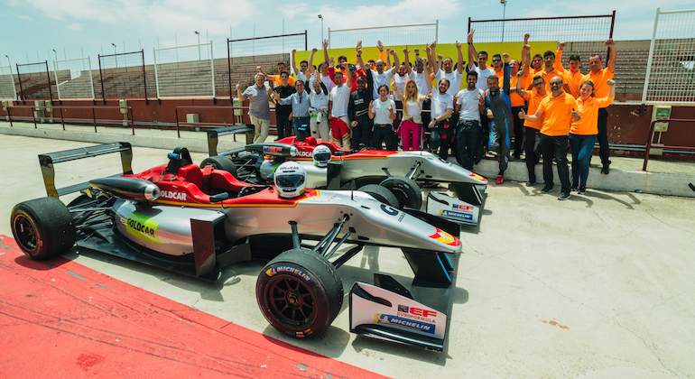 goldcar-racing-experience-01.jpg