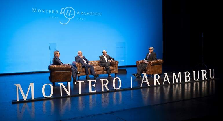 Montero-Aramburu-Coloquio.jpg