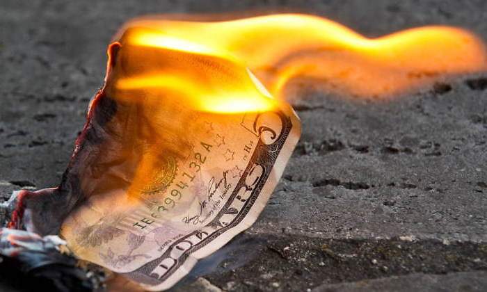 dolar-quema-debilidad.jpg