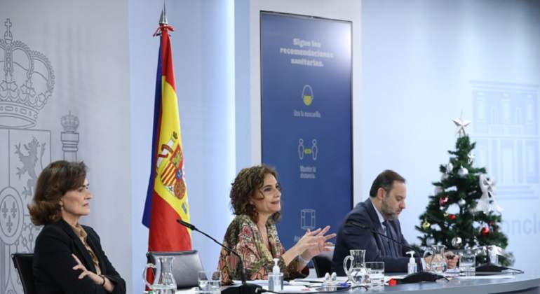 Rueda-de-prensa-tras-el-Consejo-de-Ministros-con-Calvo-Montero-y-abalos-EP.jpg