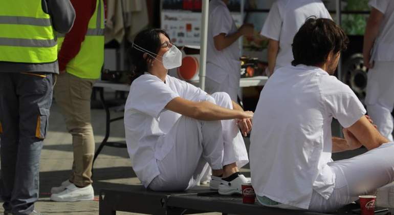coronavirus-enfermeros-descansando-efe.jpg