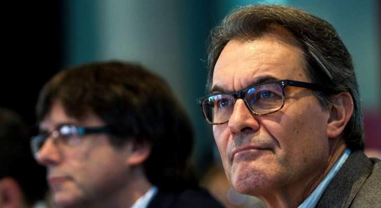 mas-puigdemont-fondo-efe.jpg