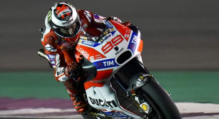 lorenzo-2017-ducati-efe.jpg