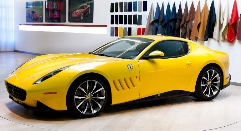 ferrari-sp275-2016-01.jpg