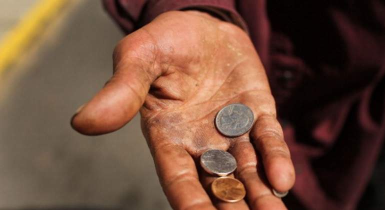 mano-monedas-pobreza.jpg