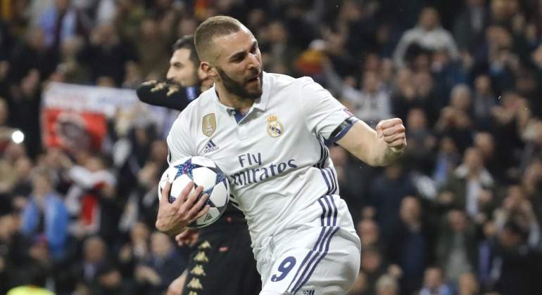 Benzema-celebra-Gol-napoles-2017-efe.jpg