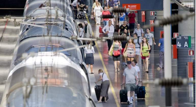 Renfe-estacion-personas.jpg