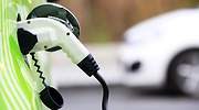 Aelec pide bajar al 10% el IVA al coche eléctrico y electrolineras cada 70 km