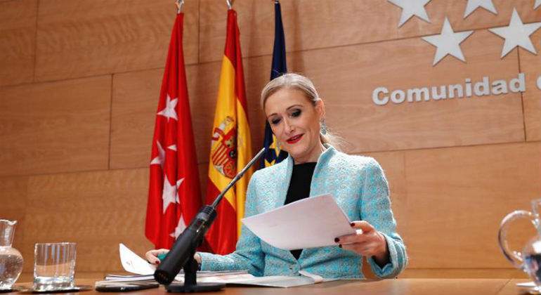 cifuentes-cristina-papeles-efe.jpg