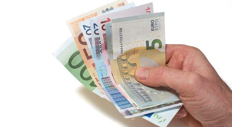billetes-euro-mano.jpg