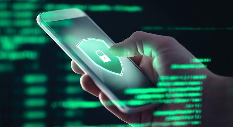 Telefono-movil-con-sistema-de-seguridad-iStock.jpg