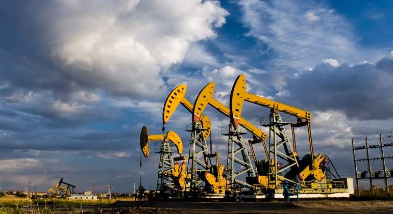petroleo-backwardation-bombas.jpg