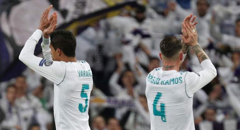 varane-ramos-aplauden-reuters.jpg