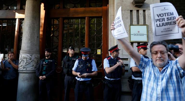 protesta-registros-generalitat-efe.jpg