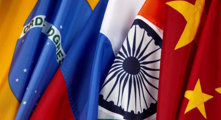bric-brasil-rusia-india-china-banderas-770-dreamstime.jpg
