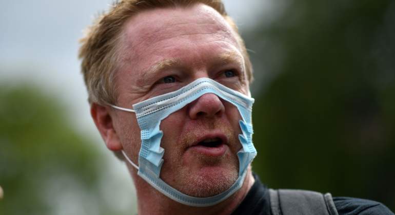 mascarilla-rota-protestas-uk-getty.jpg