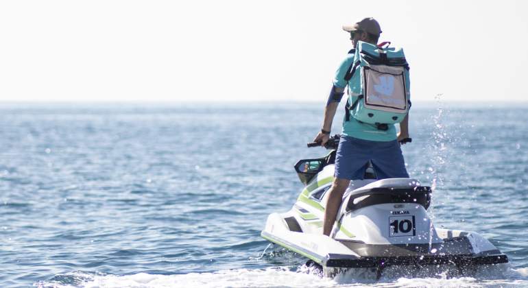 deliveroo-moto-agua.jpg