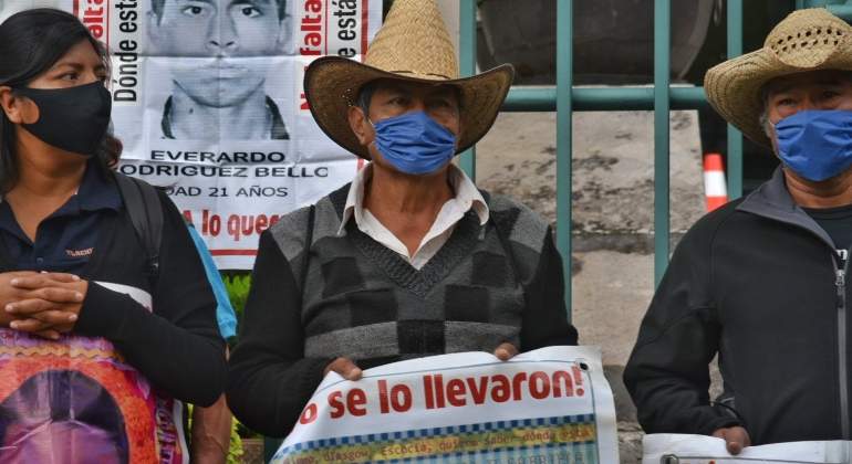papas-normalistas-ayotzinapa-mitin-CJF-770-2.jpg