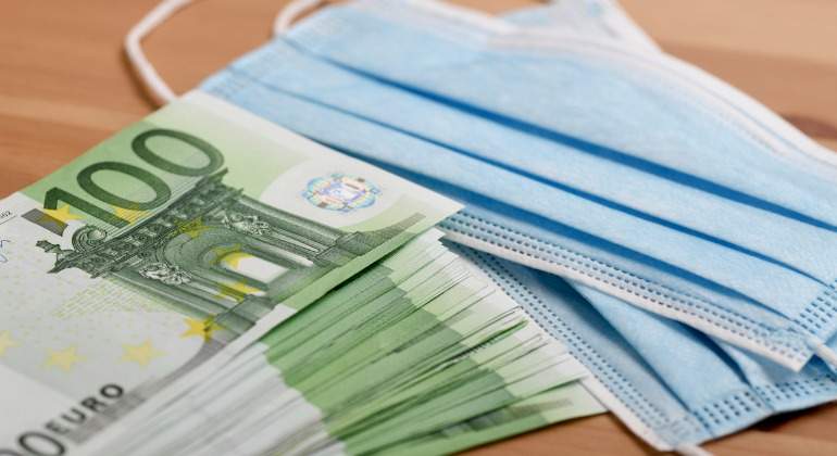 face-mask-and-100-euro-banknotes-trading-concept-during-corona-virus-picture-id1220810629.jpg