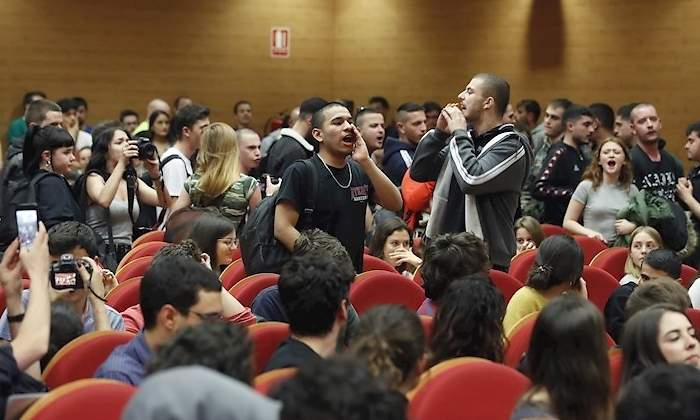 escrache-iglesias-ucm-2020-efe.jpg