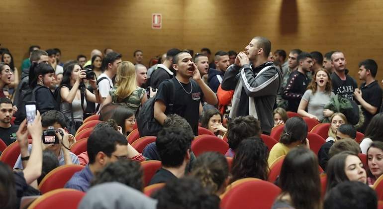 escrache-iglesias-ucm-2020-efe.jpg